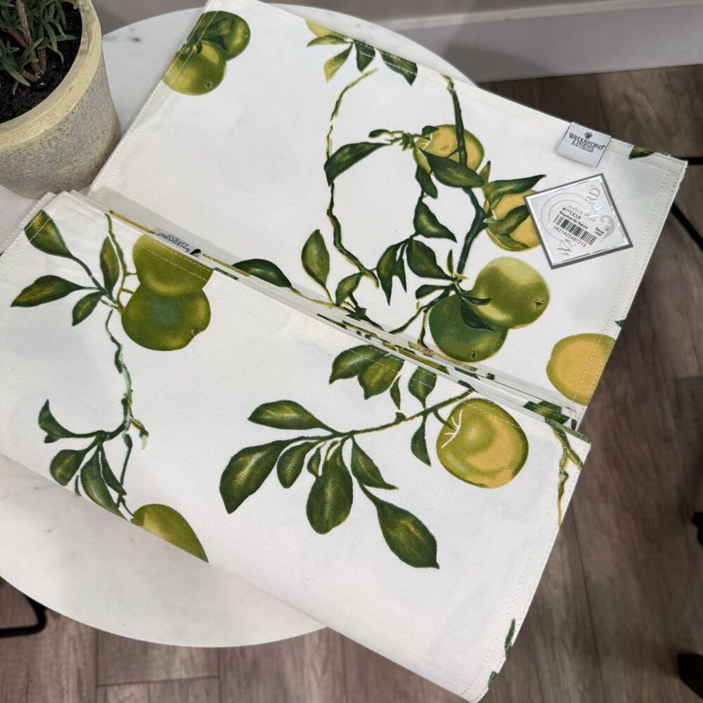 Waterford Linens apple 6 piece Placemat set 13x19”